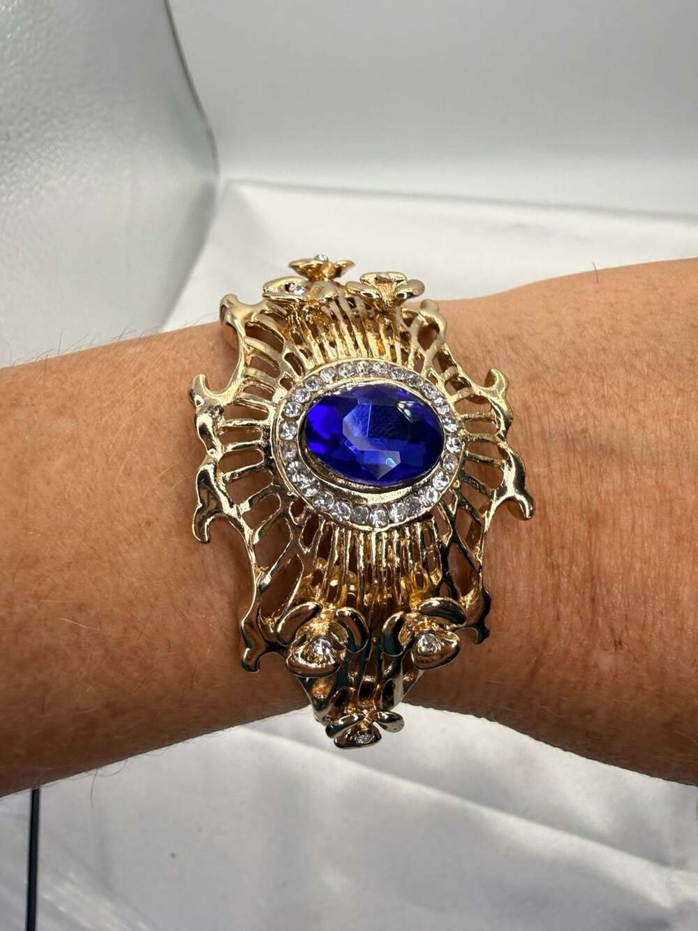 Vintage Style Gold Tone Blue Rhinestone Cuff Bracelet Size 7 Inch